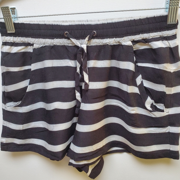 French Connection Black And White Striped Shorts - Picture 5 of 5